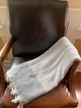 Stray & Wander Turkish Cotton Grey Diamond Tassel Throw Blanket